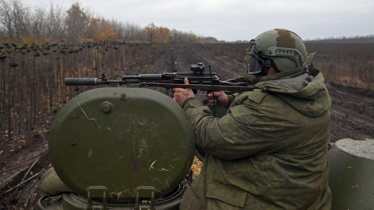 Ruské velení nařizuje vojákům střílet kolegy-dezertéry, tvrdí Britové